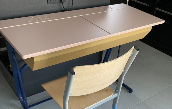 Gerestaureerde schoolbank